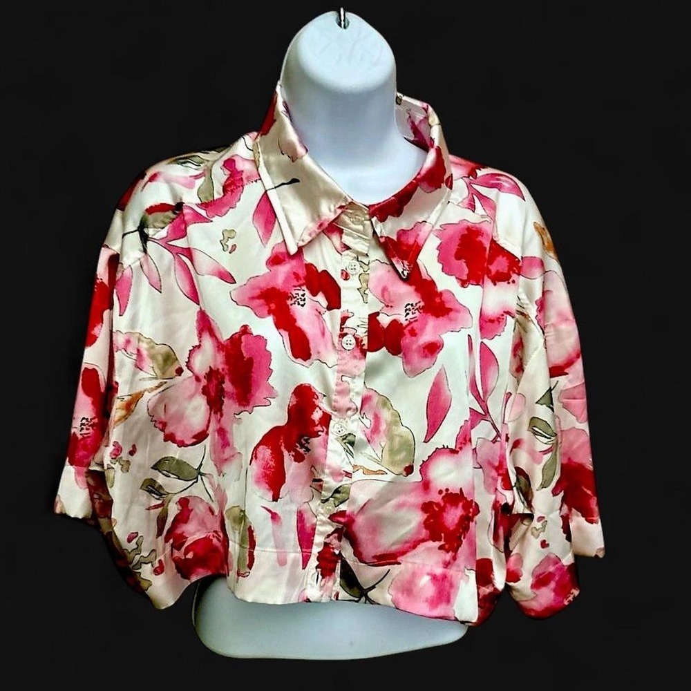 Cropped pink floral blouse